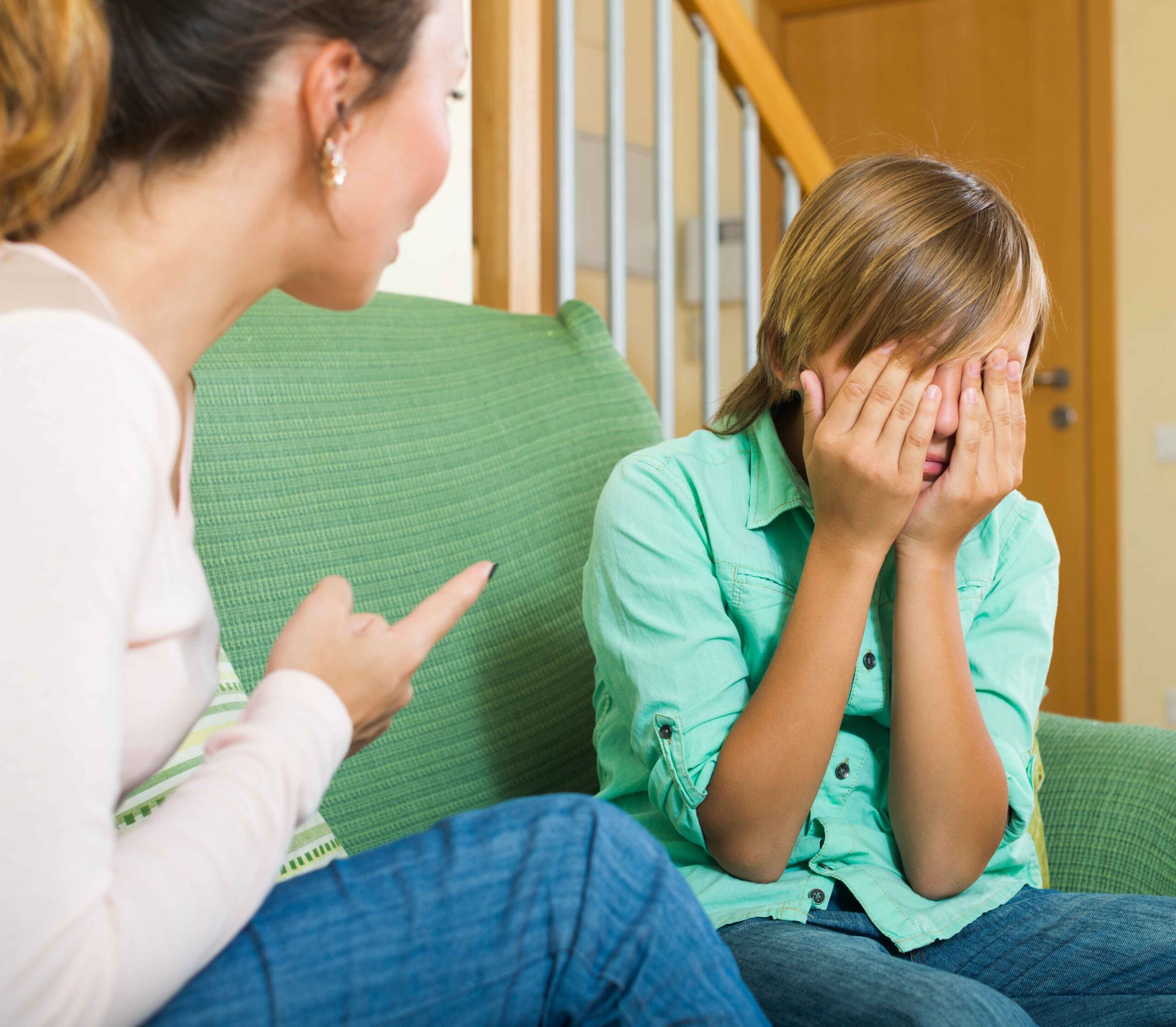 ¡ATENCIÓN! PROGENITOR INCUMPLIDOR PUEDE SER PRIVADO O SUSPENDIDO DE VISITAS AL MENOR.